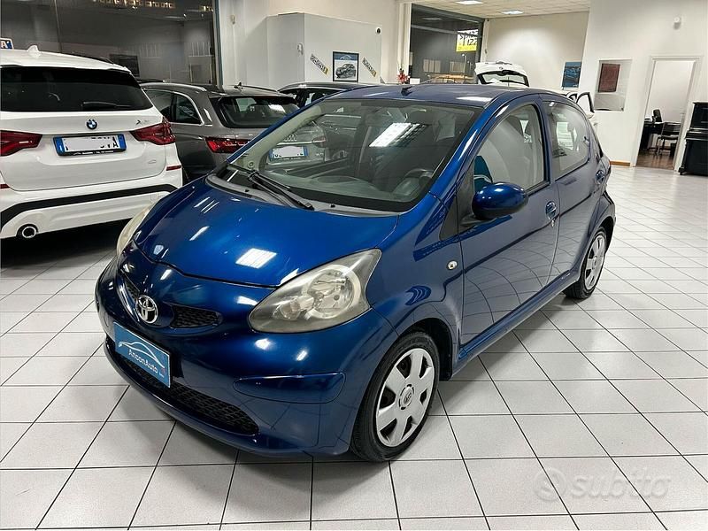 Usata Toyota Aygo 68 CV (50 kW) 2007 Blu Utilitaria