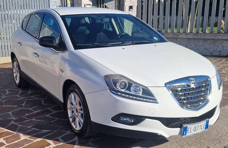 Usata Lancia Delta Gold 105 CV (77 kW) 2012 Bianco Utilitaria