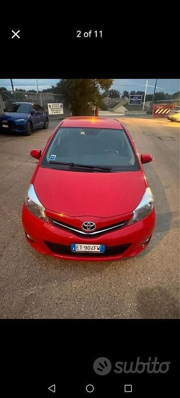 Usata Toyota Yaris 69 CV (50 kW) 2013 Rosso Utilitaria