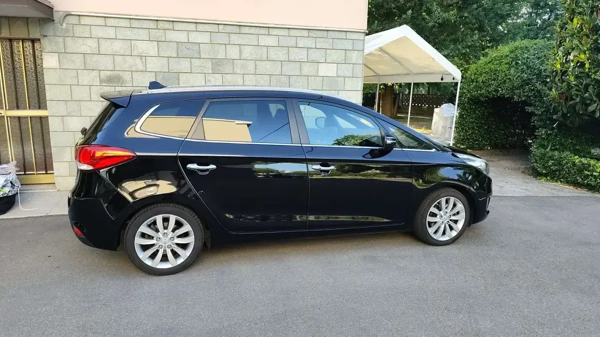 Usata Kia Carens 136 CV (100 kW) 2015 Nero Monovolume