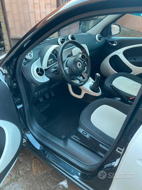 Usata Smart ForFour Passion 71 CV (52 kW) 2015 Utilitaria