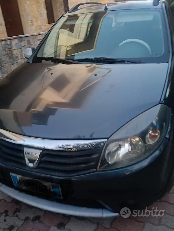 Usata Dacia Sandero 90 CV (66 kW) 2011 Grigio SUV