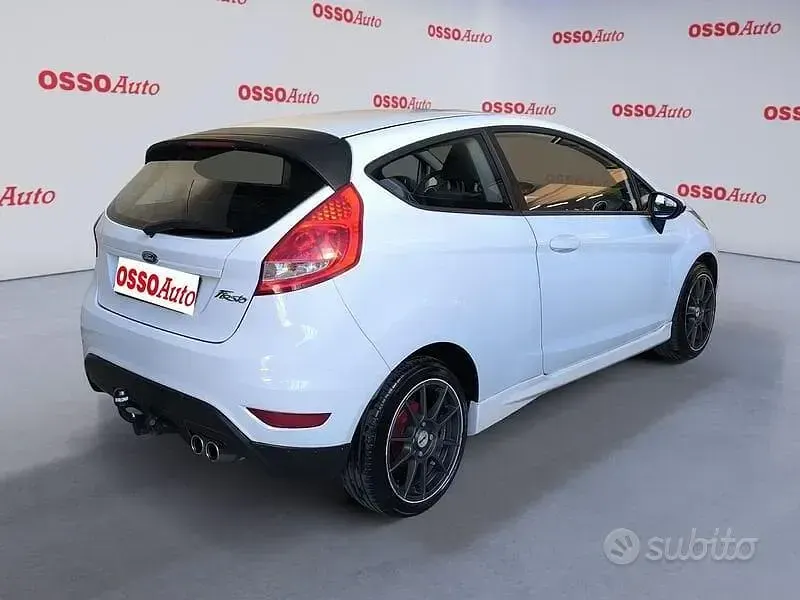 Usata Ford Fiesta 82 CV (60 kW) 2009 Bianco Berlina