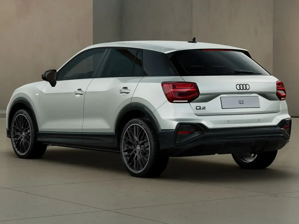 Nuova Audi Q2 S-Line 2026 Argento cavo metallizzato SUV