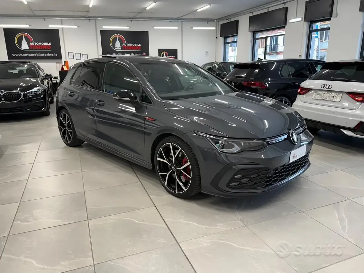 Gebraucht VW Golf VIII GTI 245 PS (180 kW) 2024 Grau Limousine