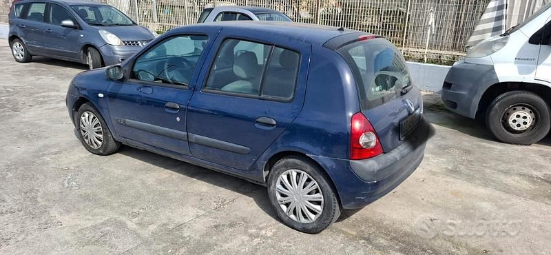 Usata Renault Clio II Authentique 74 CV (54 kW) 2005 Blu Berlina
