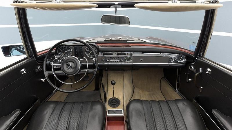 Usata Mercedes 230 150 CV (110 kW) 1965 Grigio Cabrio