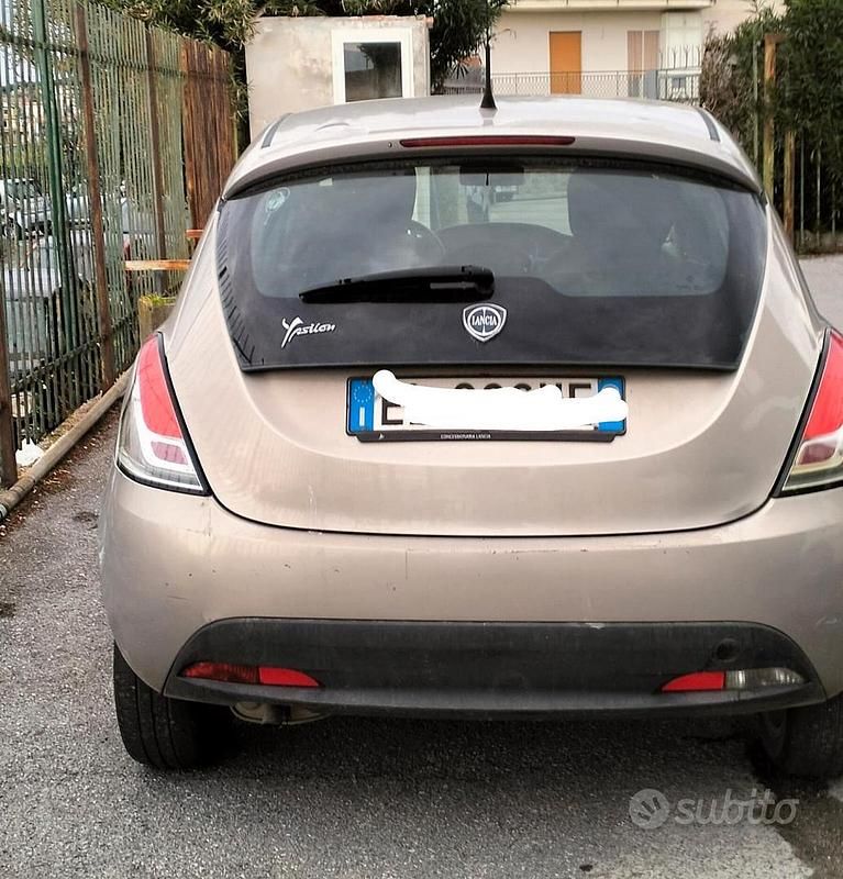 Usata Lancia Ypsilon 60 CV (44 kW) 2012 Grigio Utilitaria