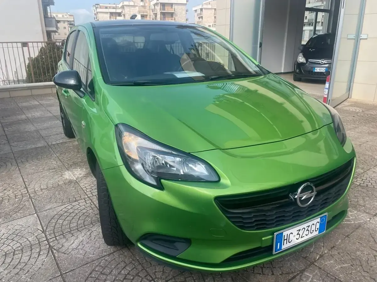 Usado Opel Corsa Eco 75 HP (55 kW) 2016 Verde Sedan