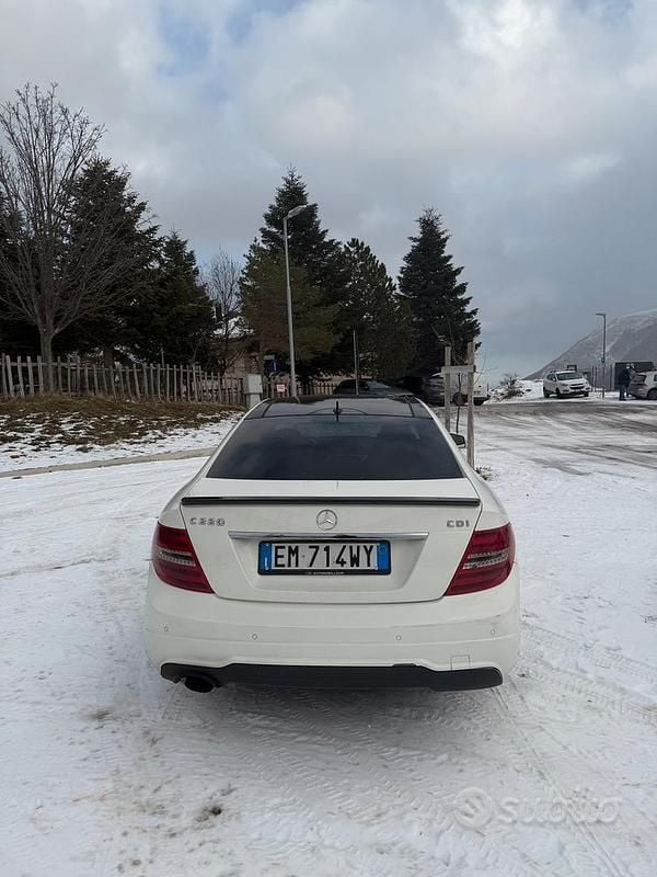 Usata Mercedes C220 170 CV (125 kW) 2011 Bianco Coupé