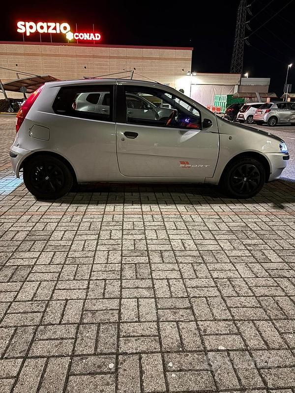 Usata Fiat Punto 80 CV (58 kW) 2002 Grigio Utilitaria
