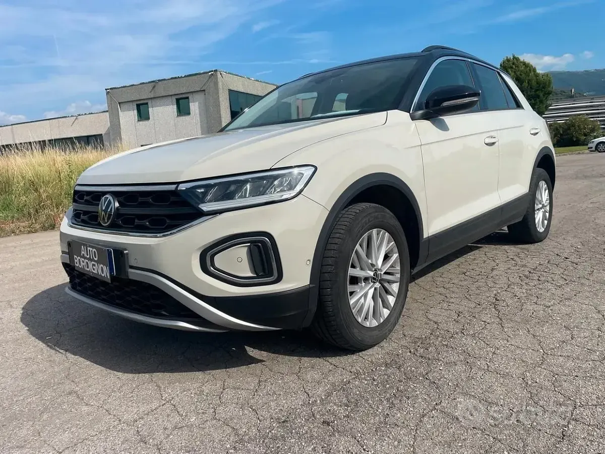 Usata VW T-Roc Style 110 CV (80 kW) 2024 Beige SUV