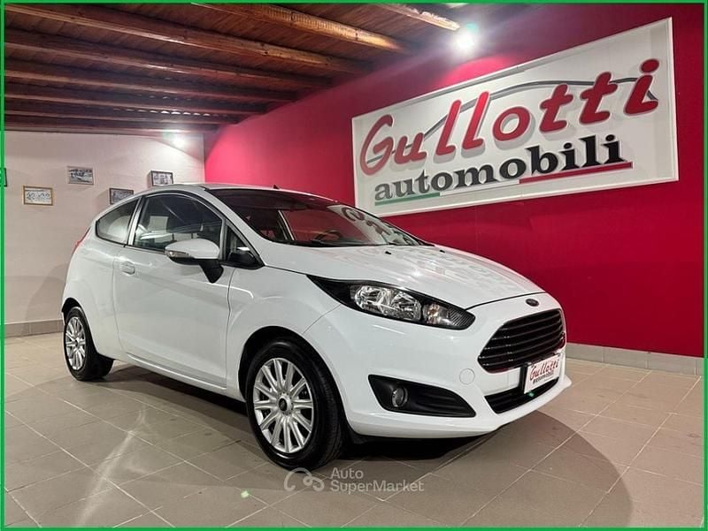 Usata Ford Fiesta Business Edition 60 CV (44 kW) 2013 Bianco Berlina