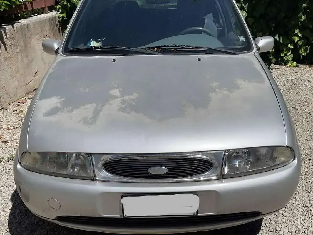 Usata Ford Fiesta Ghia 75 CV (55 kW) 1998 Argento Utilitaria