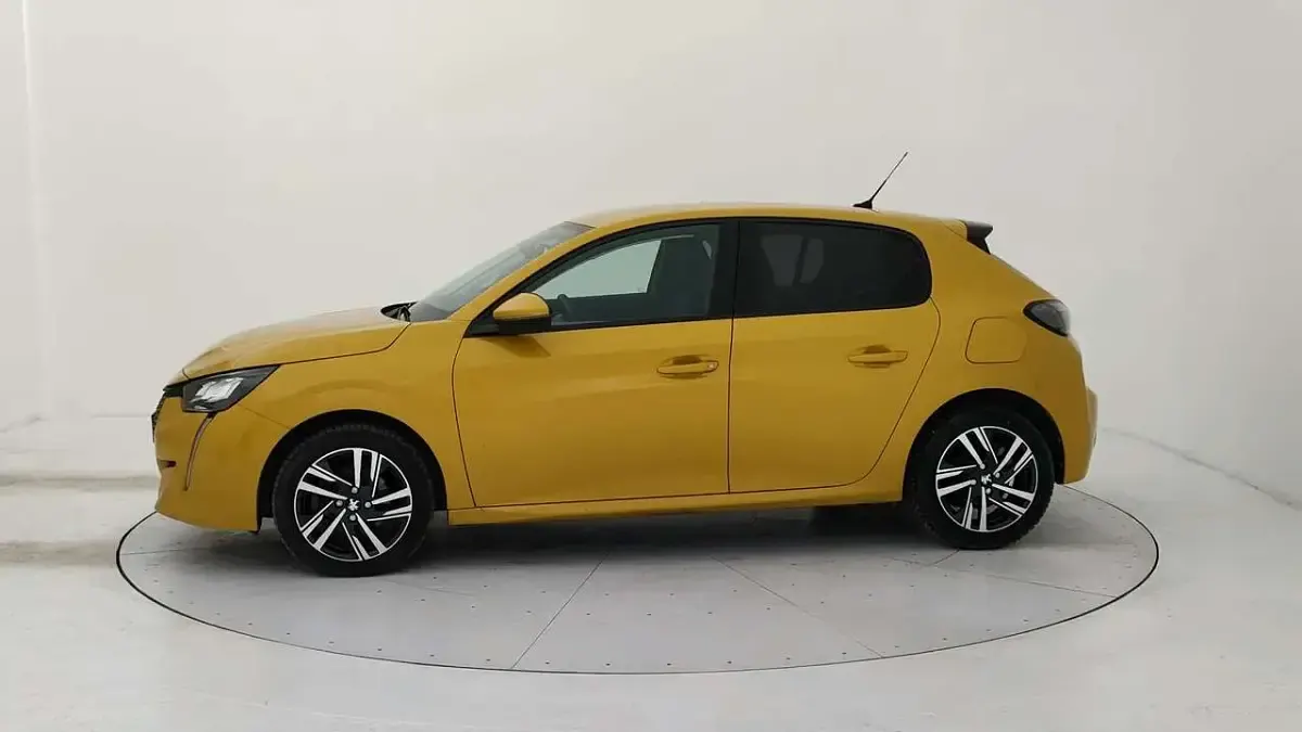 Usata Peugeot 208 Allure 101 CV (74 kW) 2021 Giallo Utilitaria