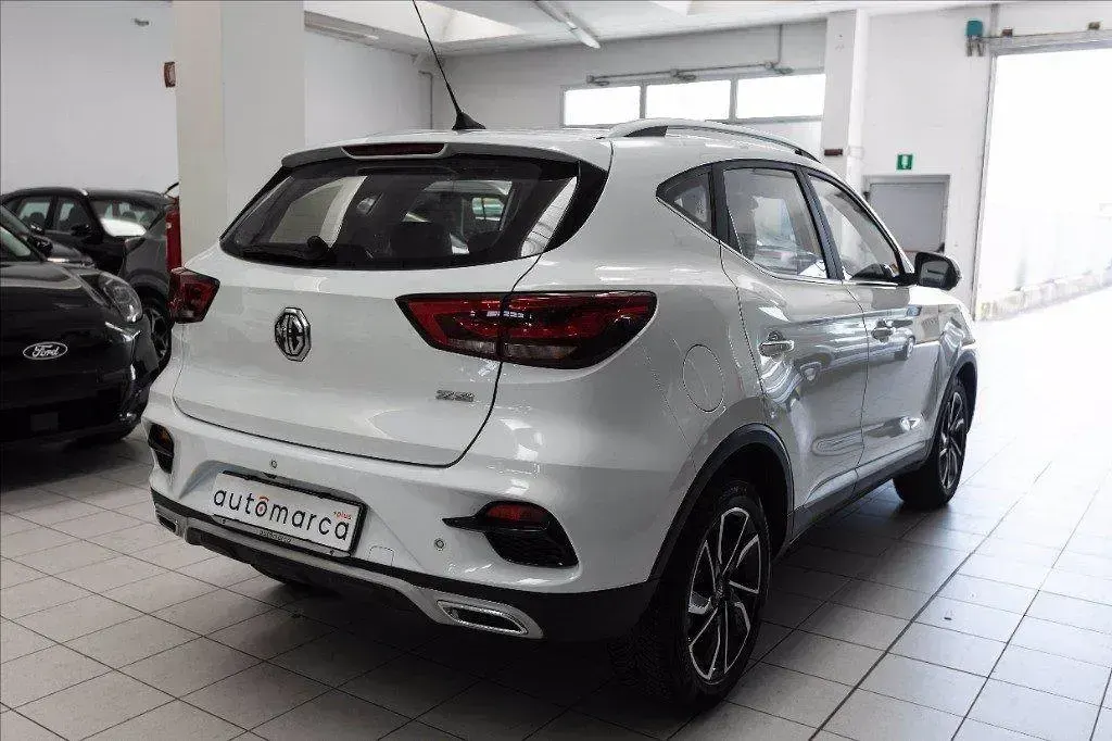 Usata MG ZS Luxury 106 CV (77 kW) 2023 Bianco SUV