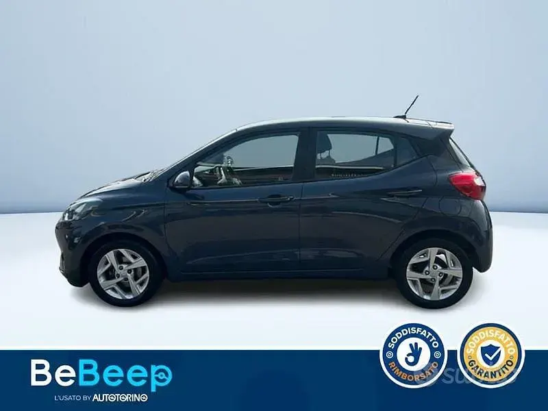 Usata Hyundai i10 67 CV (49 kW) 2023 Grigio metallizzato Utilitaria