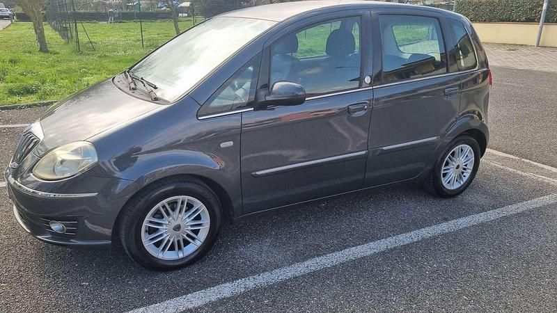 Usata Lancia Musa 77 CV (56 kW) 2009 Monovolume