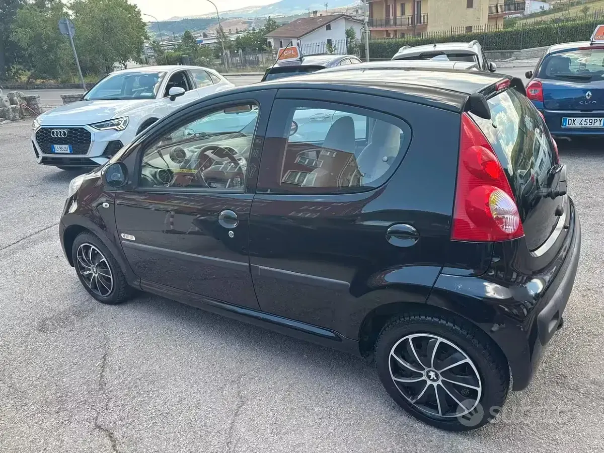 Usata Peugeot 107 68 CV (50 kW) 2008 Other Utilitaria