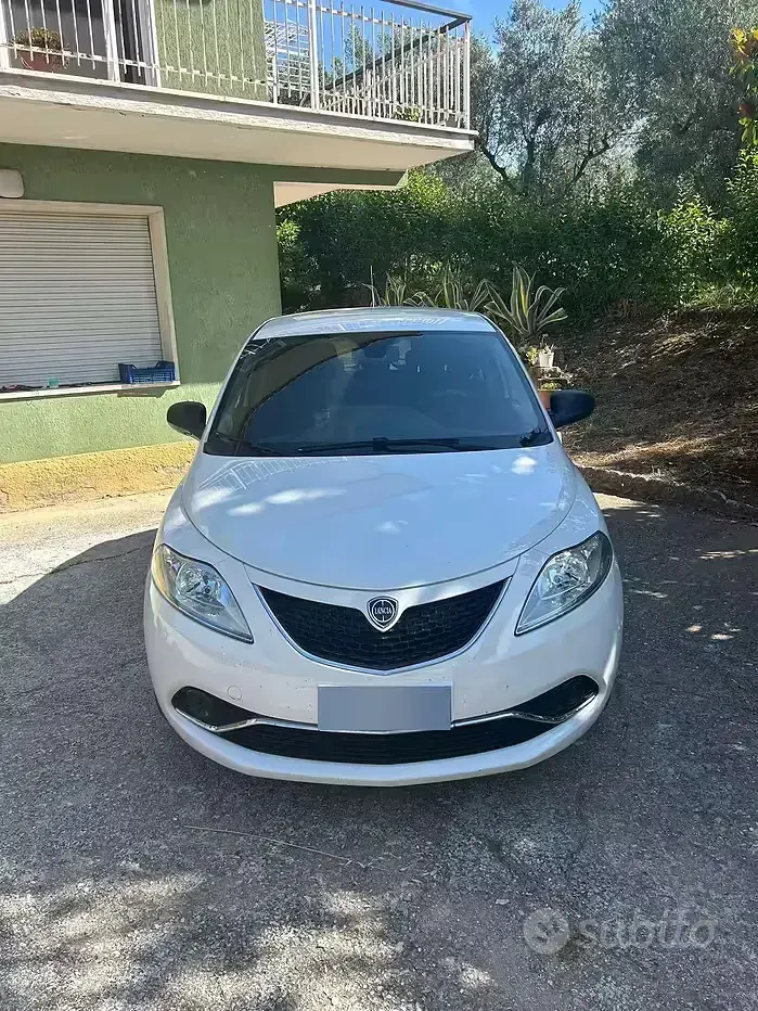 Usata Lancia Ypsilon Silver 69 CV (50 kW) 2017 Bianco Utilitaria