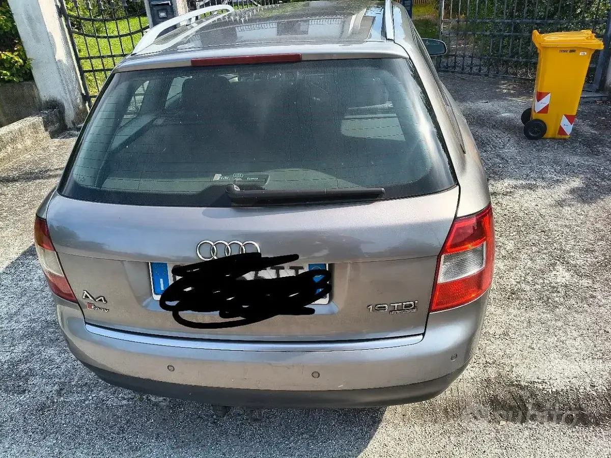 Usata Audi A4 130 CV (95 kW) 2004 Grigio Station wagon