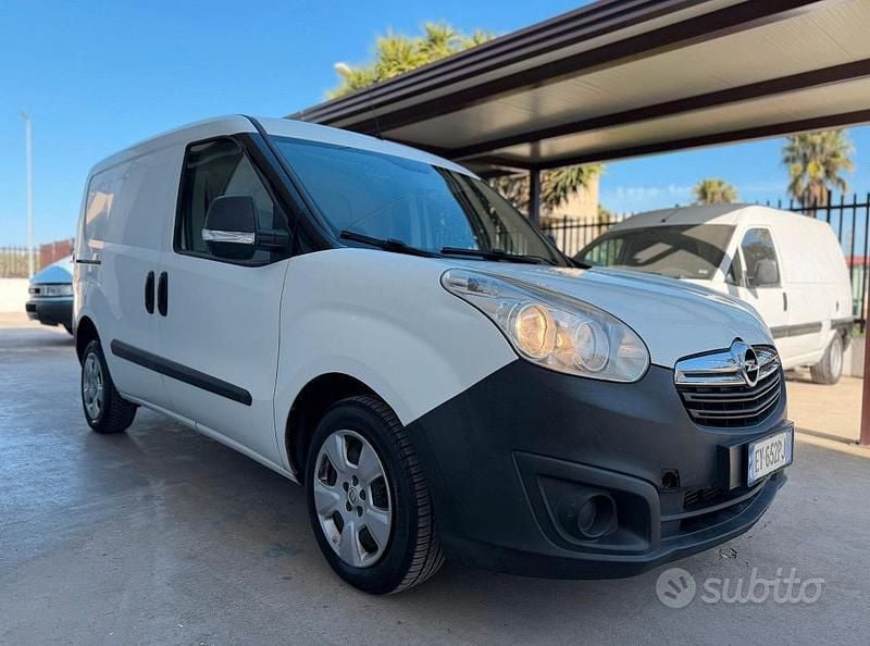 Usata Opel Combo 105 CV (77 kW) 2015 Bianco Monovolume