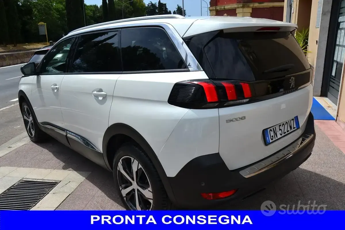 Usata Peugeot 5008 Allure 131 CV (96 kW) 2023 Bianco SUV