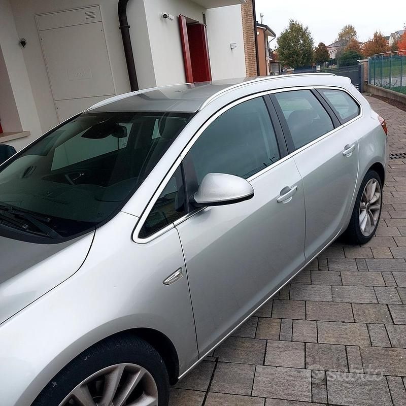 Usata Opel Astra Sport 125 CV (91 kW) 2012 Grigio Berlina