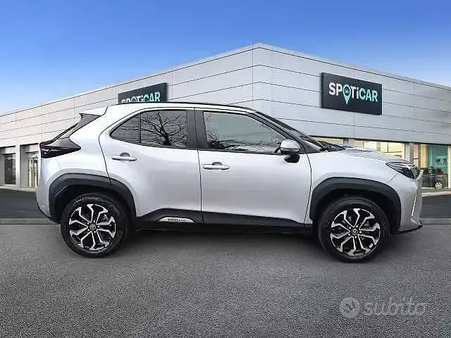 Usata Toyota Yaris Cross Trend 92 CV (67 kW) 2023 Grigio SUV