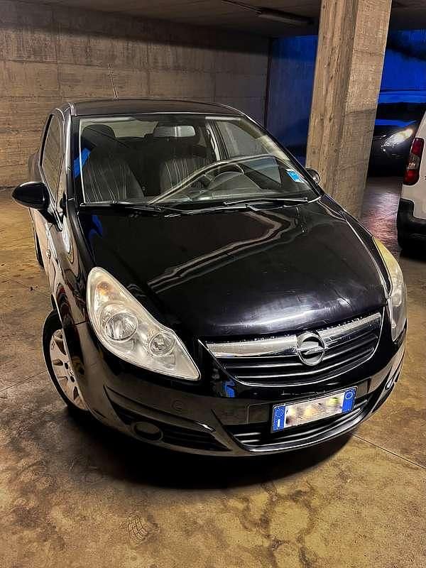 Usata Opel Corsa 75 CV (55 kW) 2011 Berlina