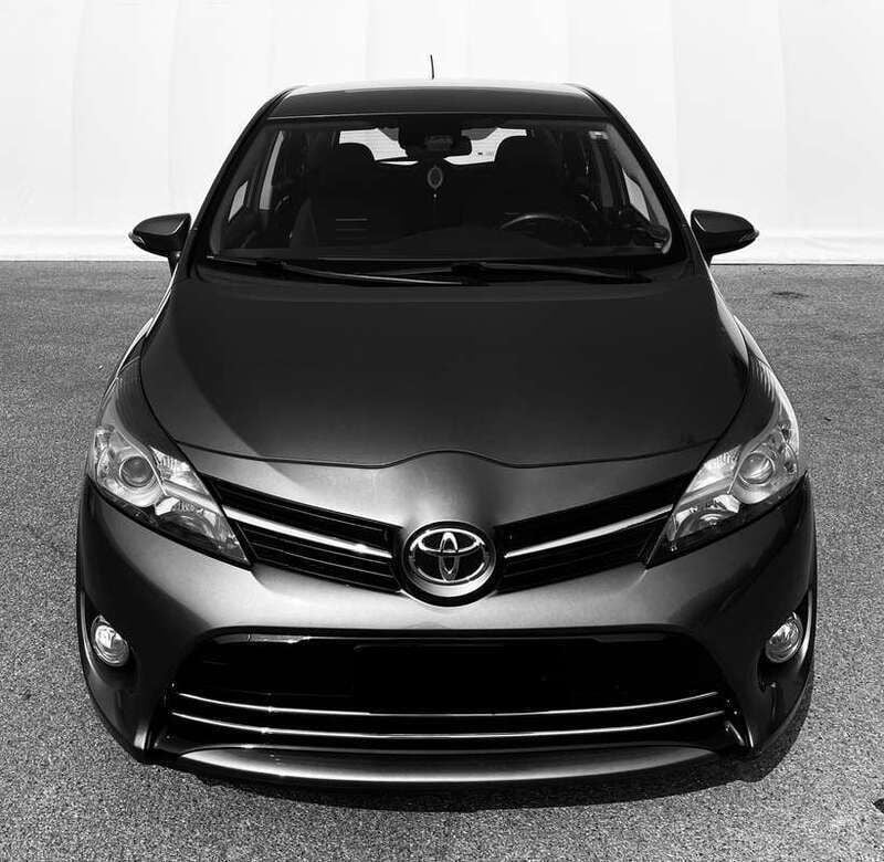 Grigio Usata 2017 Toyota Verso Business Edition Monovolume | 12.300 € (Molto cara) - Immagine 1/4