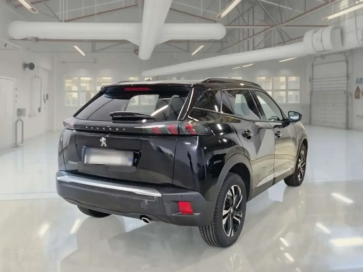 Usata Peugeot 2008 Allure 131 CV (96 kW) 2022 Nero SUV