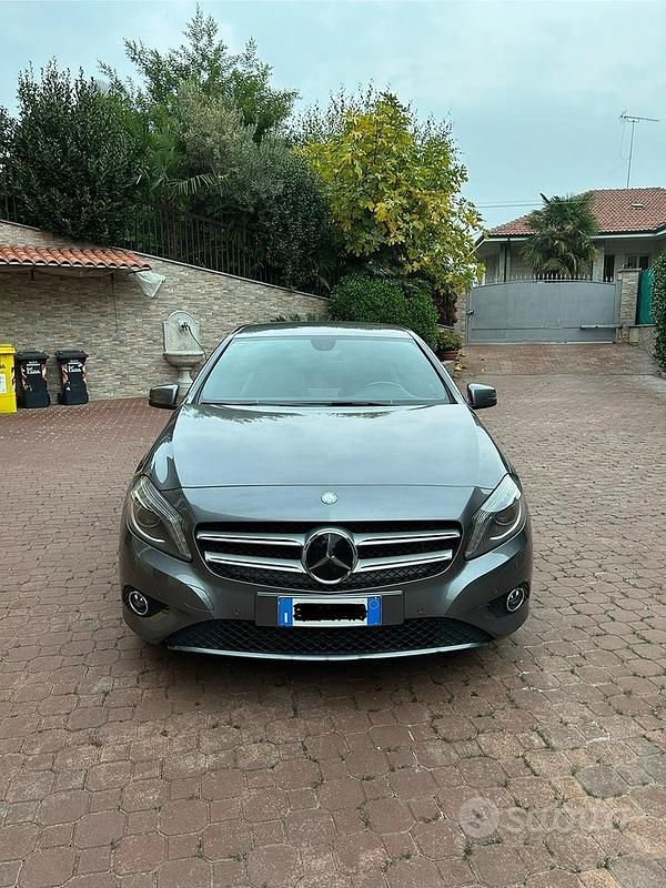 Grigio Usata 2014 Mercedes A200 Tre volumi | 10.000 € (Buon prezzo) - Immagine 1/4