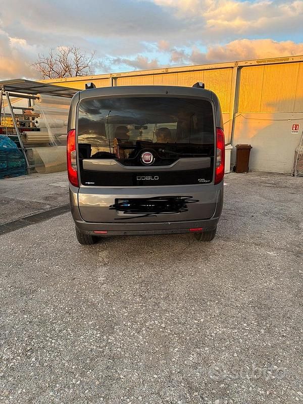 Usata Fiat Doblò 105 CV (77 kW) 2015 Grigio Monovolume