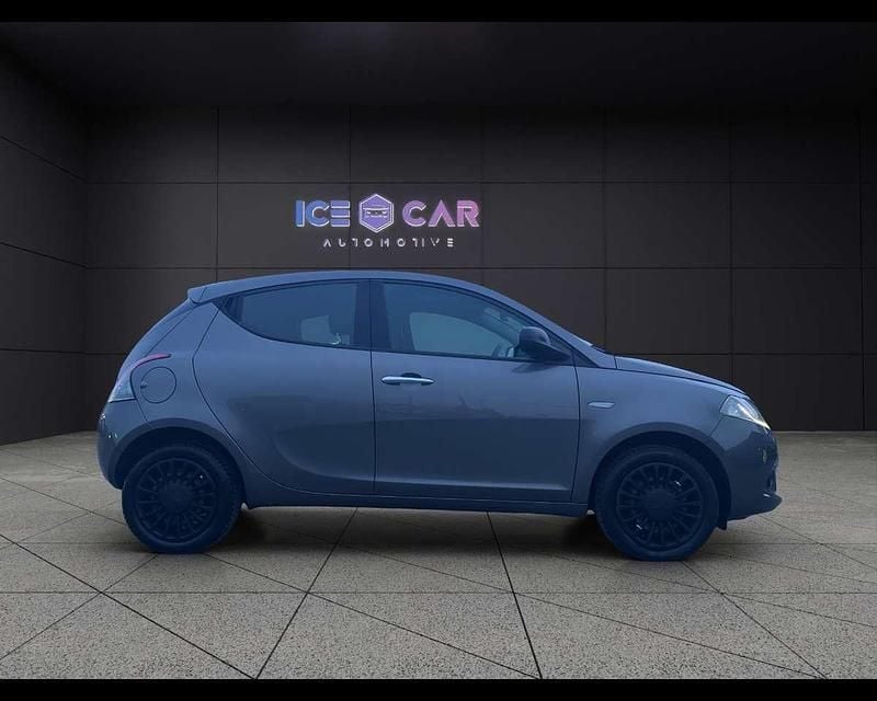 Usata Lancia Ypsilon Silver 69 CV (50 kW) 2023 Grigio Utilitaria