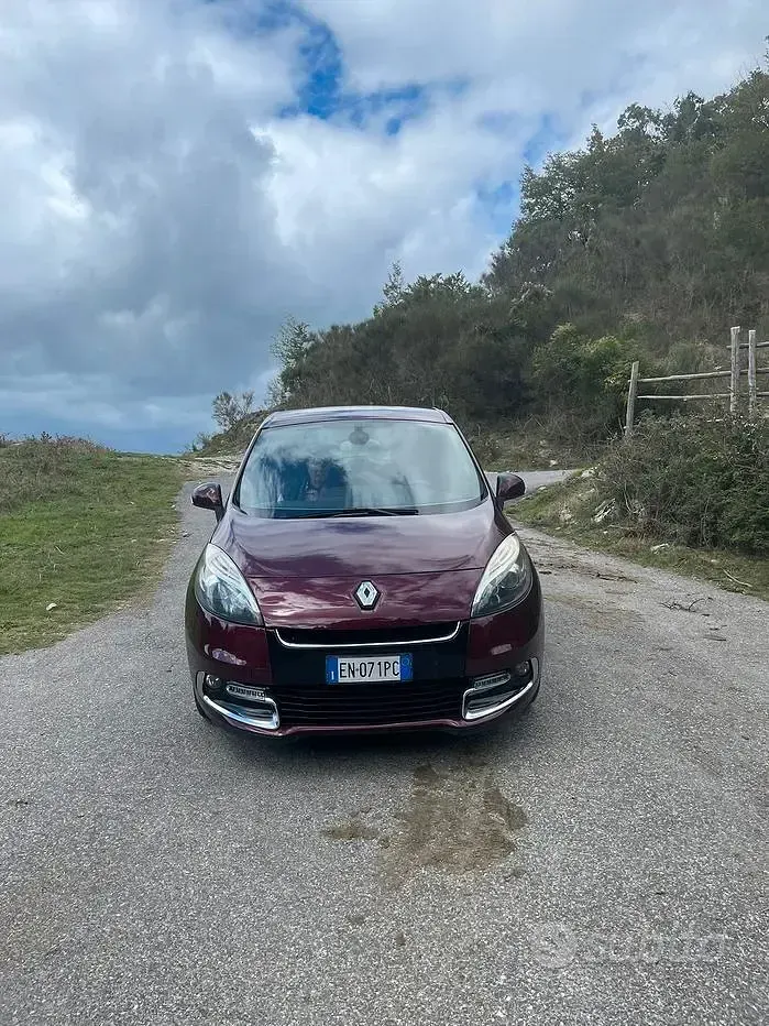Usata Renault Scénic III 131 CV (96 kW) 2012 Nero Monovolume
