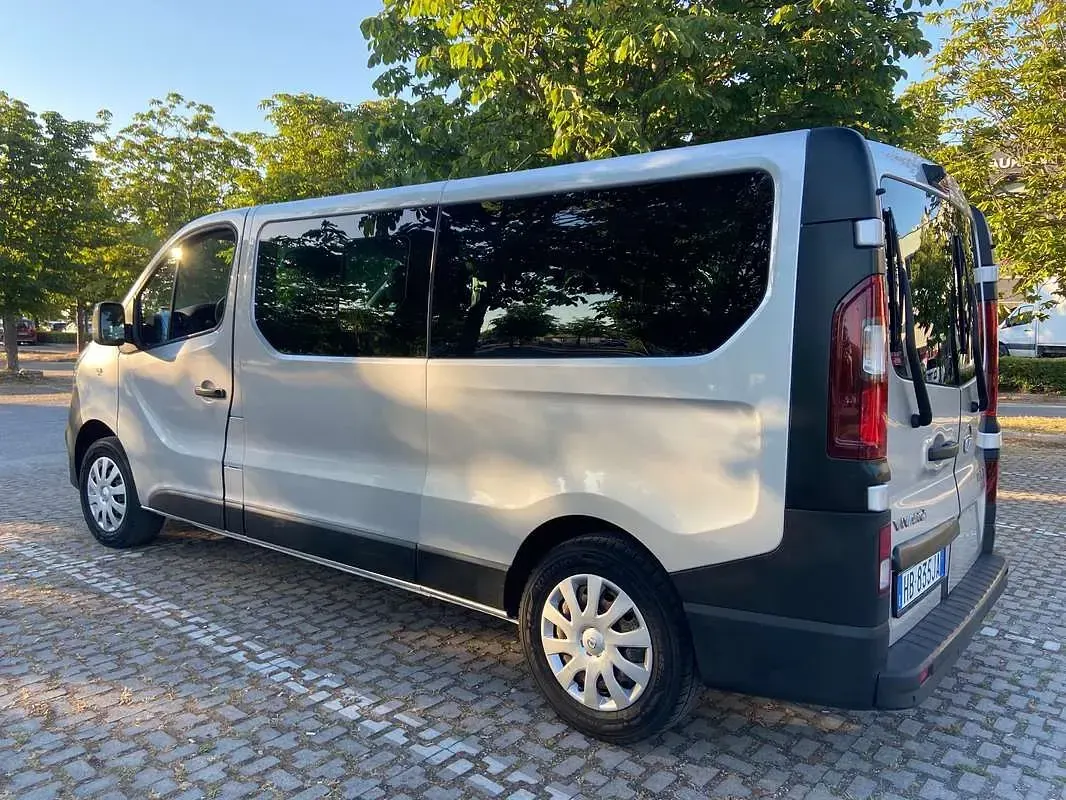 Usata Opel Vivaro 125 CV (91 kW) 2018 Argento Monovolume