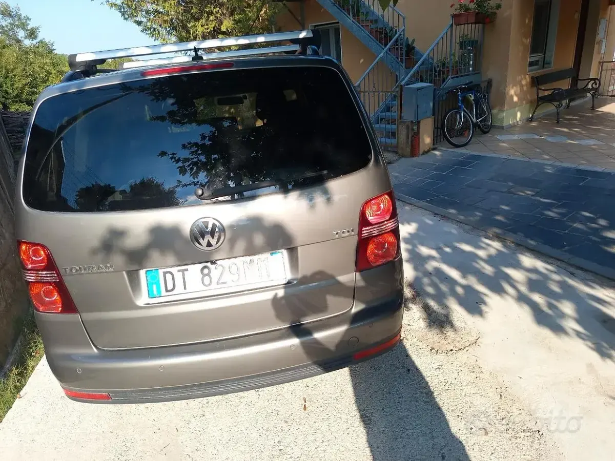 Usata VW Touran 105 CV (77 kW) 2009 Grigio Monovolume