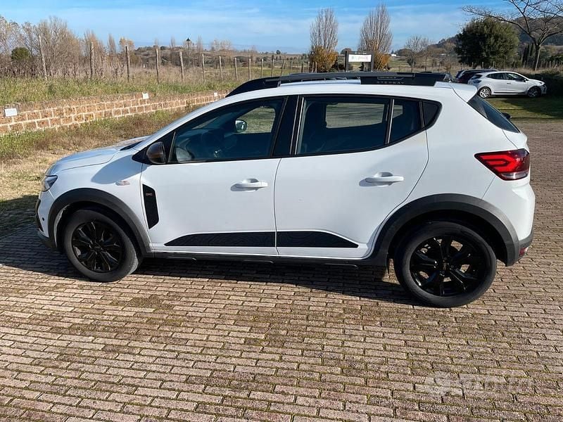 Bianco Usata 2023 Dacia Sandero Stepway Tre volumi | 16.000 € (Molto cara) - Immagine 1/4