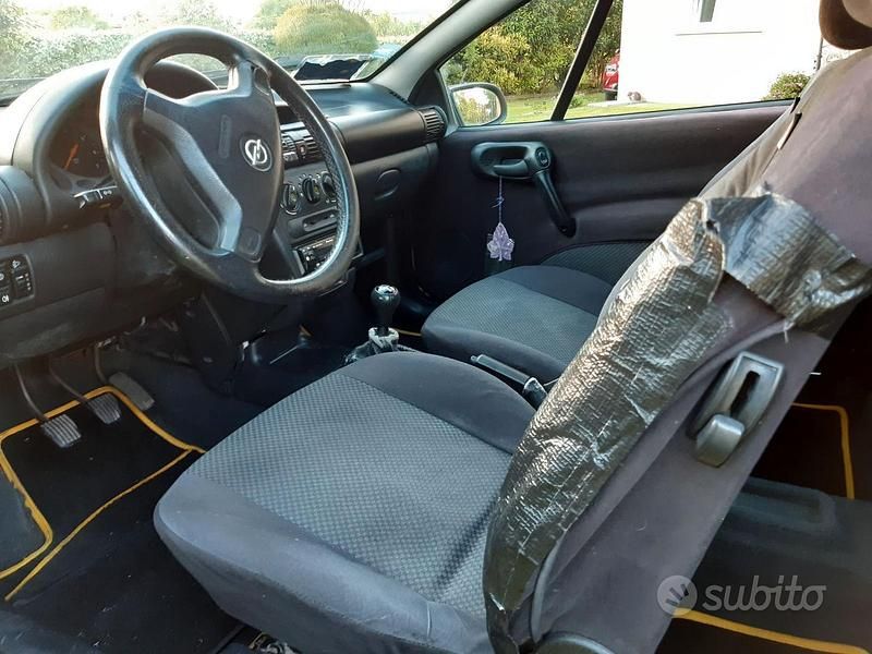 Usata Opel Tigra Limited 106 CV (77 kW) 1999 Giallo Coupé