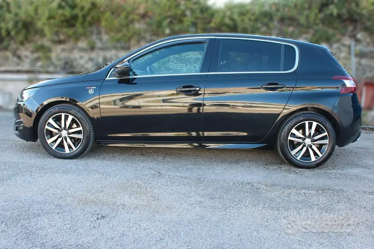 Usata Peugeot 308 GT-line 120 CV (88 kW) 2017 Nero Berlina