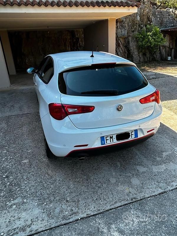 Usata Alfa Romeo Giulietta Business 120 CV (88 kW) 2017 Bianco Utilitaria