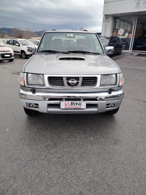 Usata Nissan Navara 103 CV (75 kW) 2001 Grigio Pick-up