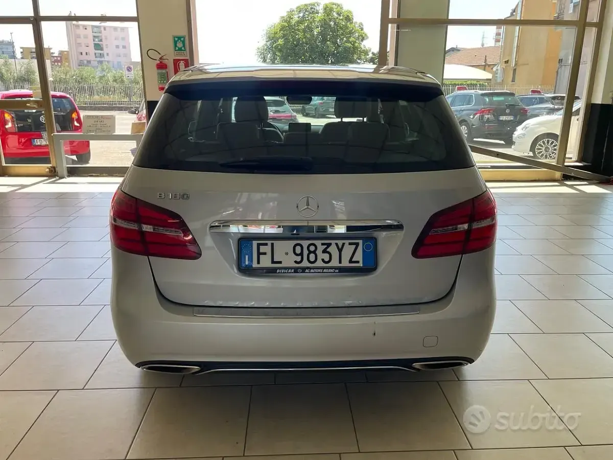 Usata Mercedes B180 122 CV (89 kW) 2017 Grigio Utilitaria