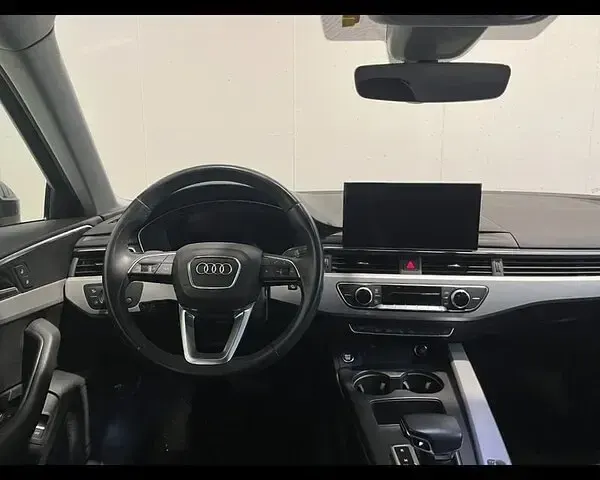 Usata Audi A4 Advanced 163 CV (119 kW) 2023 Grigio manhattan metallizzato Station wagon