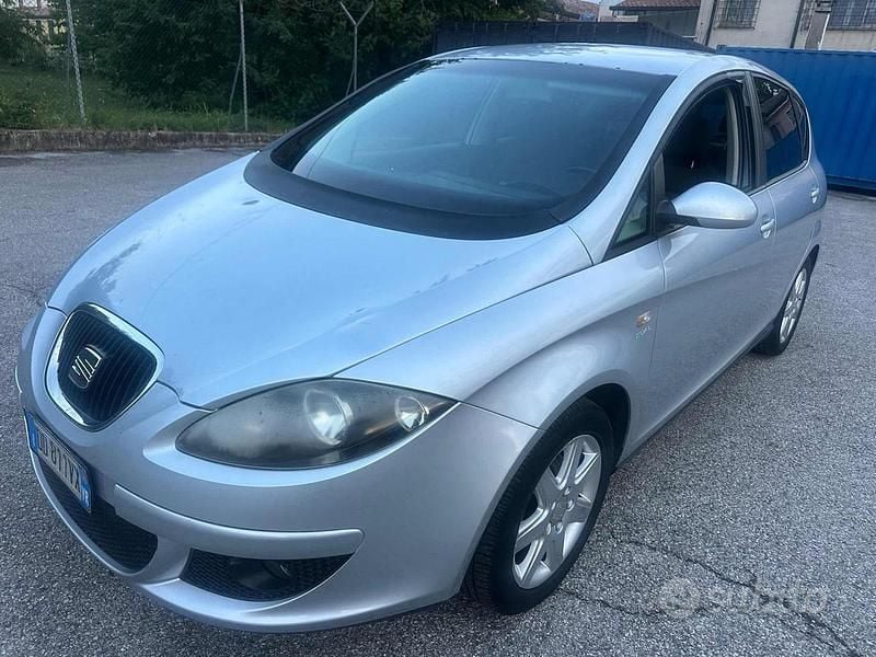 Grigio Usata 2006 Seat Altea Monovolume | 750 € (Super prezzo) - Immagine 1/4