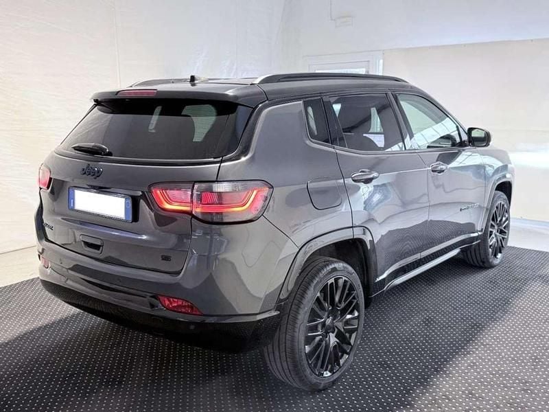 Usata Jeep Compass 240 CV (176 kW) 2023 Grigio metallizzato SUV