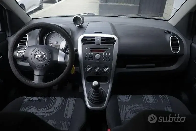 Usata Opel Agila Enjoy 94 CV (69 kW) 2012 Bianco Utilitaria
