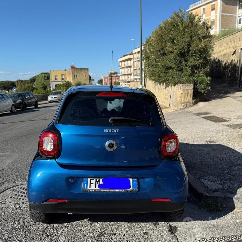 Begagnad Smart ForFour Prime 71 HK (52 kW) 2017 Blå Halvkombi