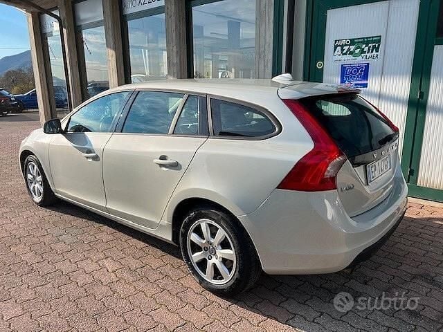 Usata Volvo V60 Momentum 115 CV (84 kW) 2012 Grigio Station wagon